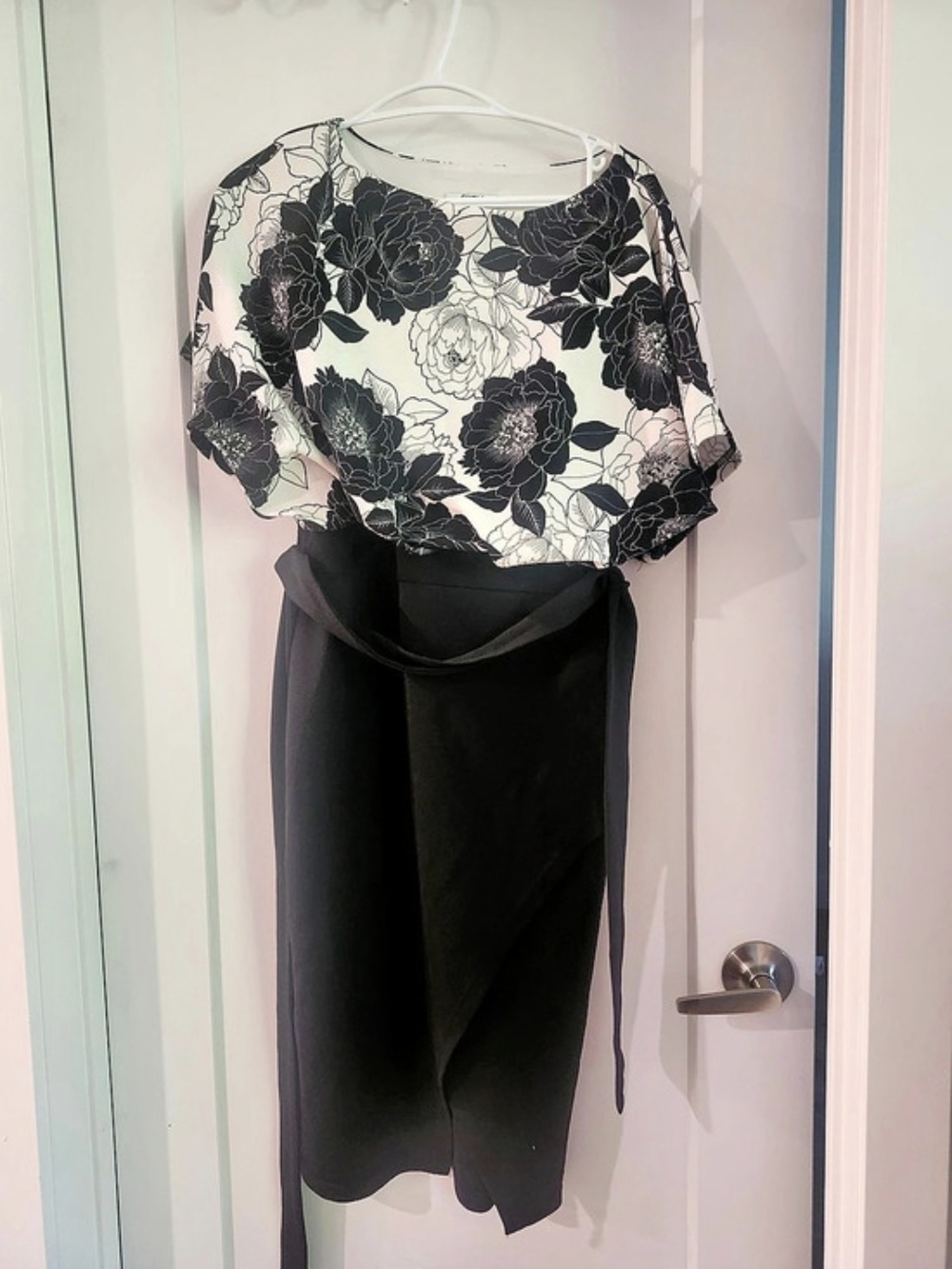 Suzy Shier Floral Midi Dress Size Medium Like New